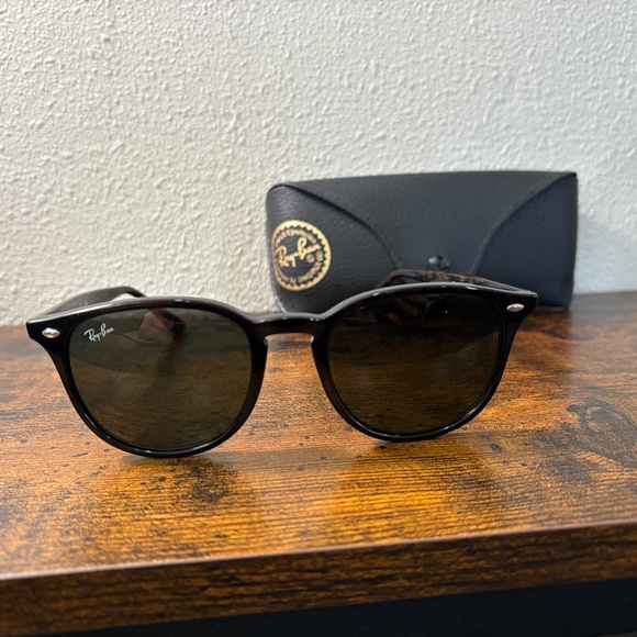 Ray-Ban sunglasses (RB4259). Polished black/green lenses main image 8